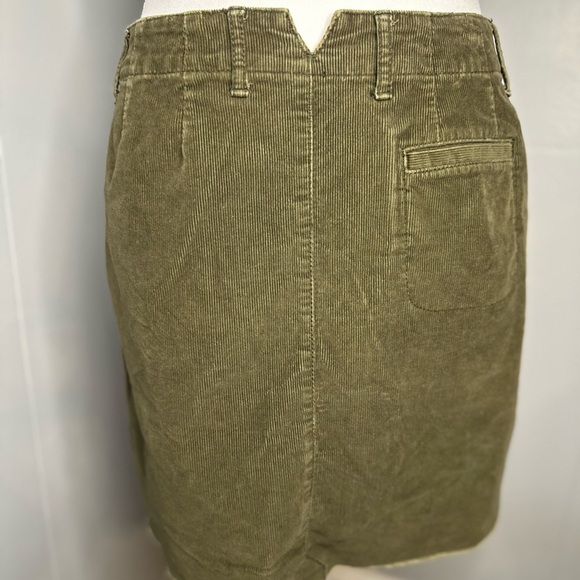 Eddie Bauer Olive Green Corduroy Mini Skirt - Size 8 - Picture 3 of 4